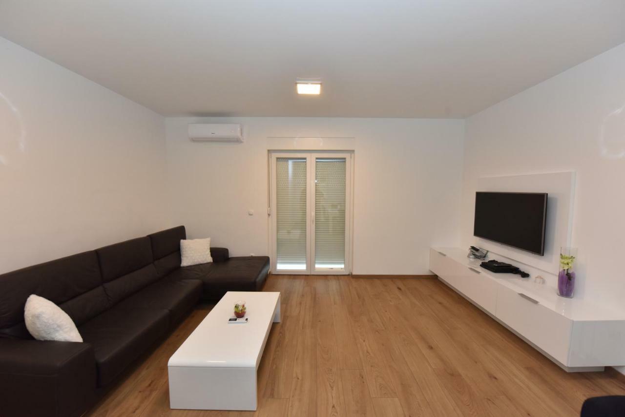 Family Apartments Podsolarsko ชิเบนิก ภายนอก รูปภาพ