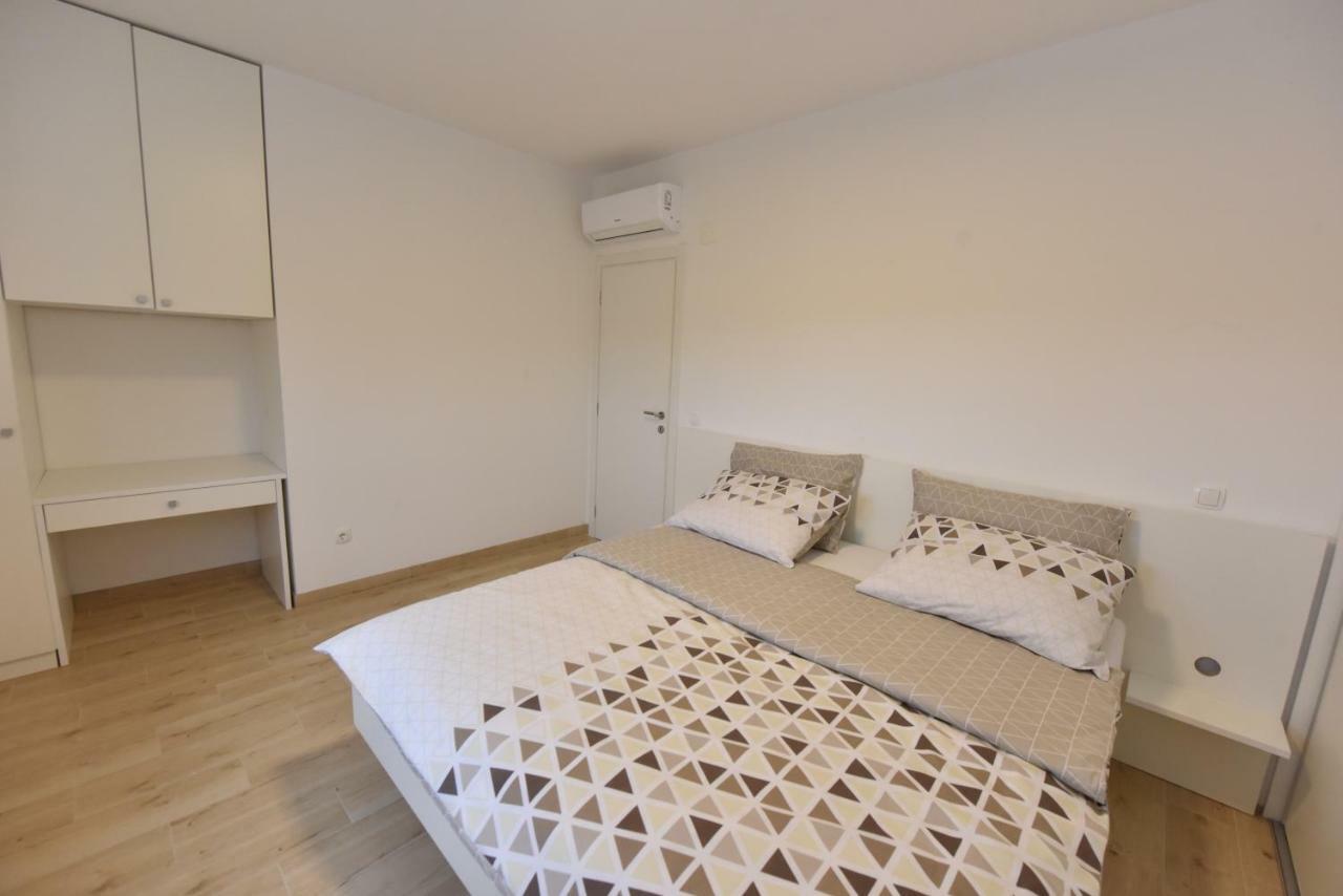 Family Apartments Podsolarsko ชิเบนิก ภายนอก รูปภาพ