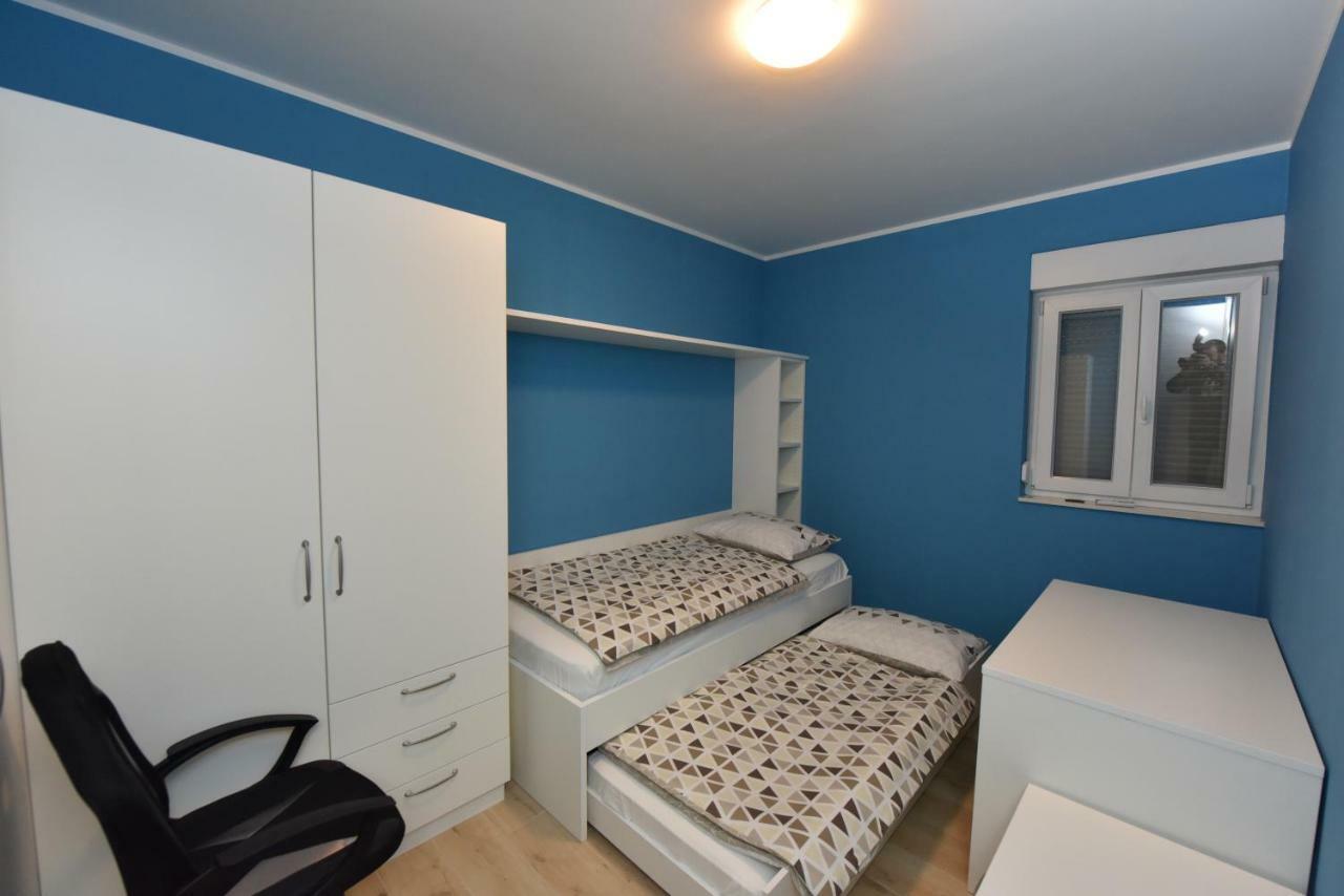 Family Apartments Podsolarsko ชิเบนิก ภายนอก รูปภาพ