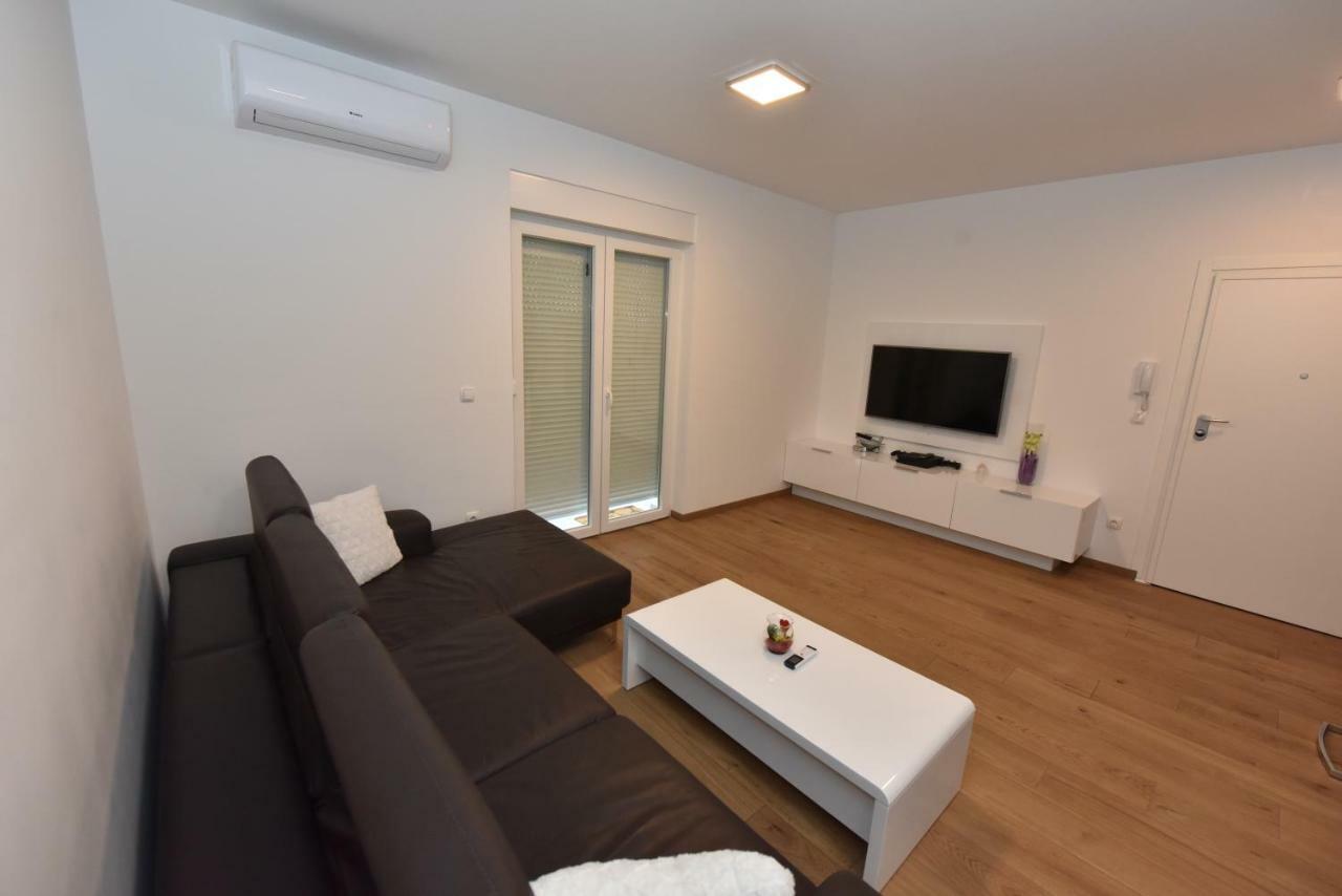 Family Apartments Podsolarsko ชิเบนิก ภายนอก รูปภาพ